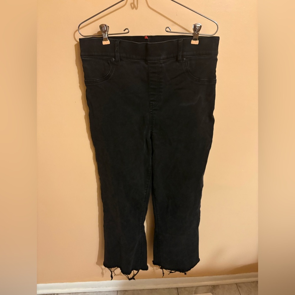 LAST CHANCE | Spanx black distressed-wash frayed hem crop flare jeans